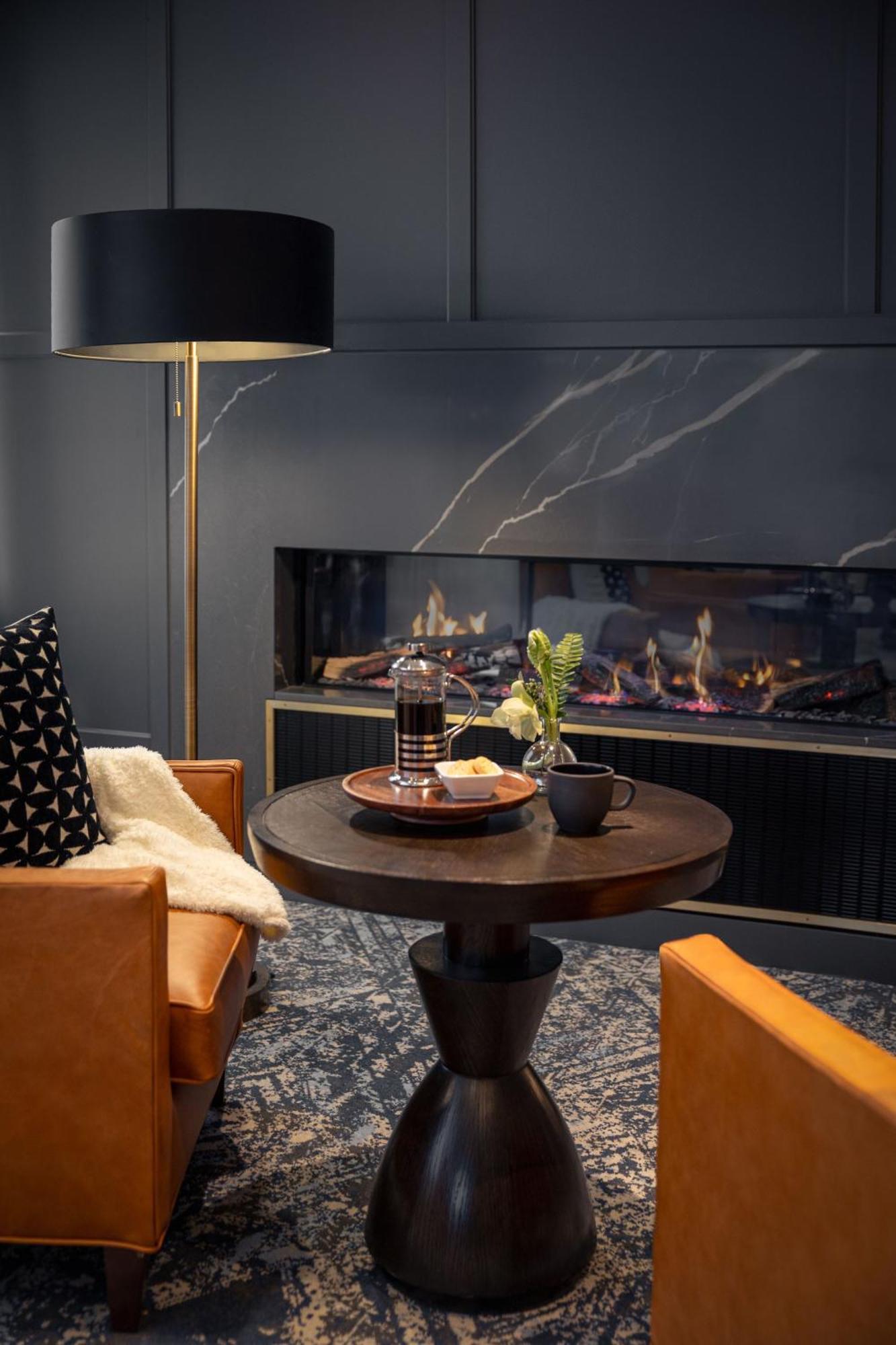 Hotel Commonwealth Бостон Экстерьер фото